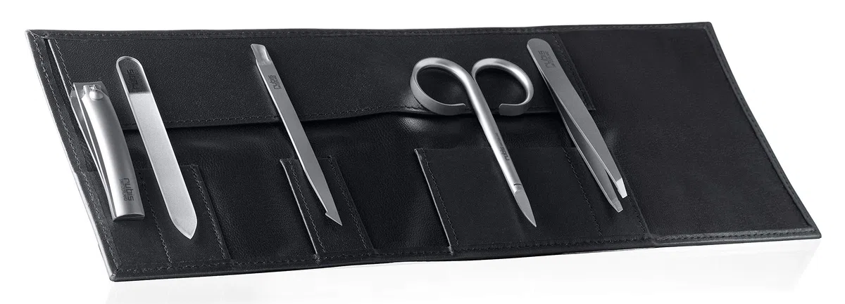 Rubis Reise Maniküre Set - Travel Set Deluxe - Nagelschere Classic, Nagelknipser, Nagelhautschieber, Nagelfeile Glas und Augenbrauenpinzette Classic