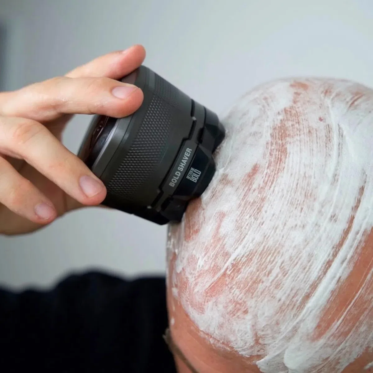BETTER BE BOLD I "Das Ultimative" Glatzenpflege-Set 2.0 I 5-in-1 Set gegen Glanz, Pigmentflecken & Trockenheit – Mit Glatzencreme, Sonnenschutz LSF 50, Peeling & Shampoo