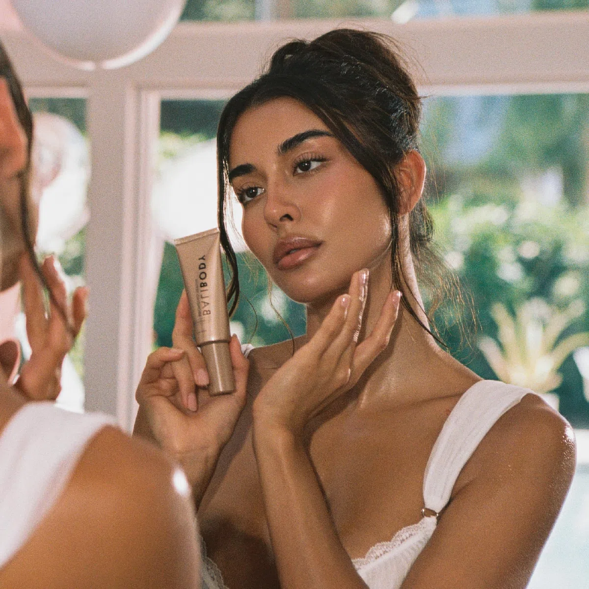 BALI BODY Bronzing Serum, warme Bronzetönung für Gesicht, angereichert mit Anti-Aging-Inhaltsstoffen, die die Haut pflegen, vegan und tierversuchsfrei (30 ml/29.9 ml)