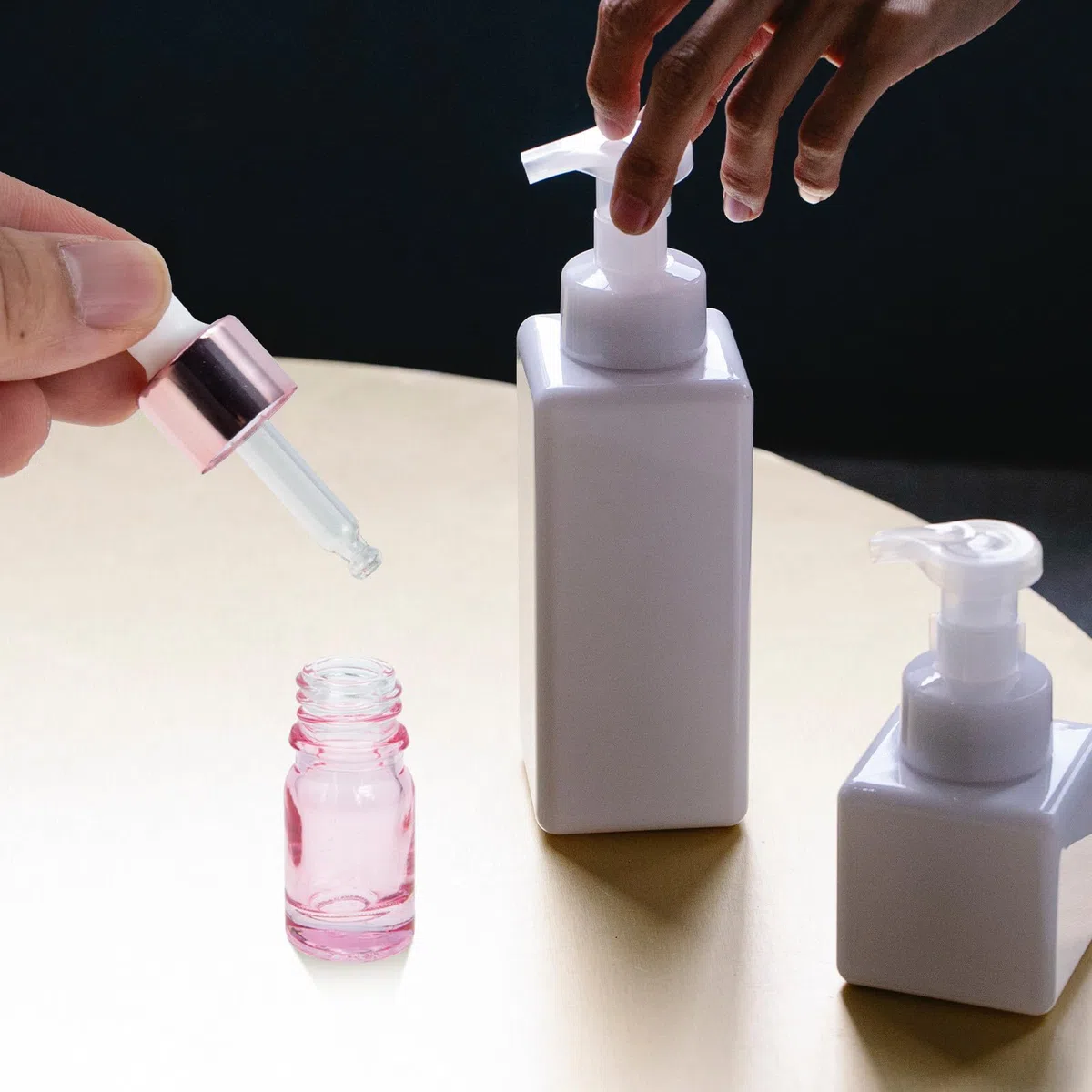35 Stück Nachfüllbare 5ml Glasflaschen in Roségold mit Pipette Sichere und Wiederverwendbare Kosmetikflüssigkeitsbehälter für Reisen und Tägliche Schönheit