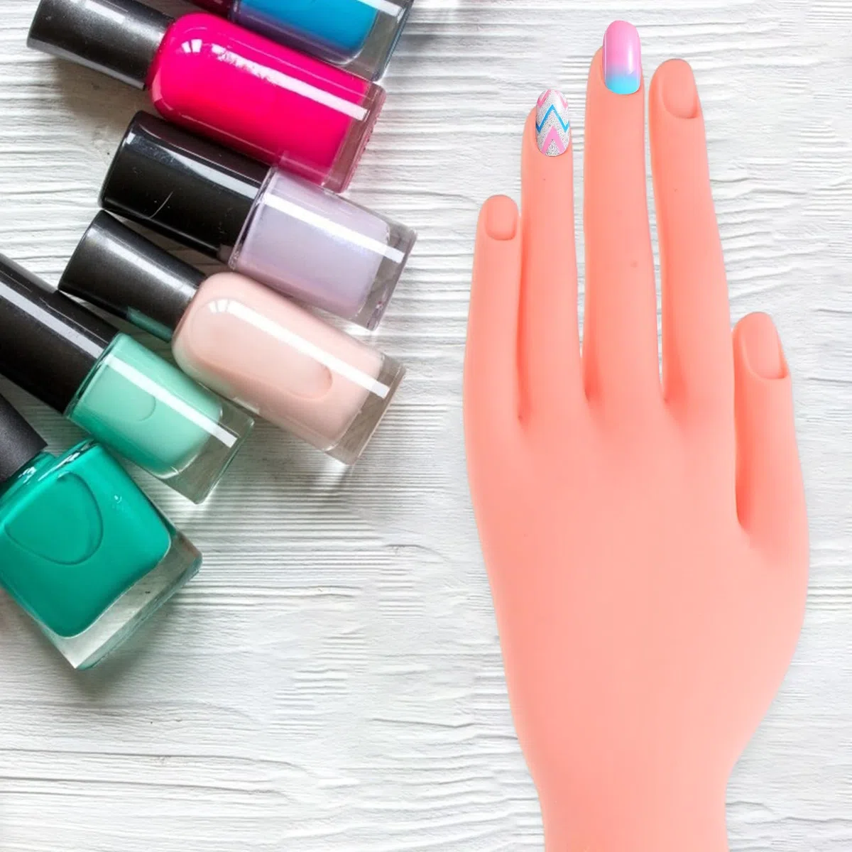 Balacoo Übungsnägel 100 Stück mit Flexibler Silikonhand und Praktischem Ständer für Nail Art Practicing und Maniküre Anfänger