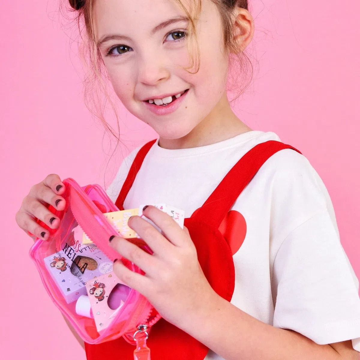 Miss Nella TASCHE DER WUNDER Das perfekte Geschenkset für Kosmetiktaschen für Mädchen, die sich wie eine Mama verkleiden wollen