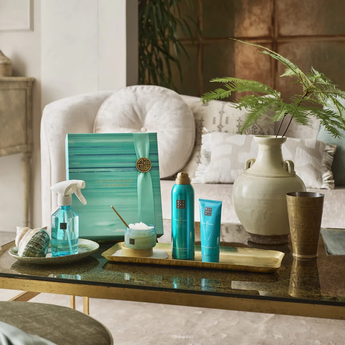 RITUALS Soothing Routine Geschenkset aus der The Ritual of Karma Serie, Set aus: Duschschaum, Parfum d'Intérieur, Körpercreme, Körperpeeling mit Salz, 1108677, Andere