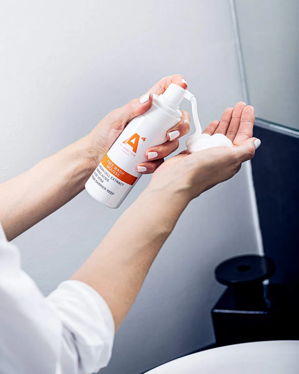 A4 – Reinigungsschaum | Milde Anti-Aging Gesichtsreinigung und Make-Up-Entferner – 150ml | Clean Beauty Wirkstoffkosmetik auf natürlicher Basis