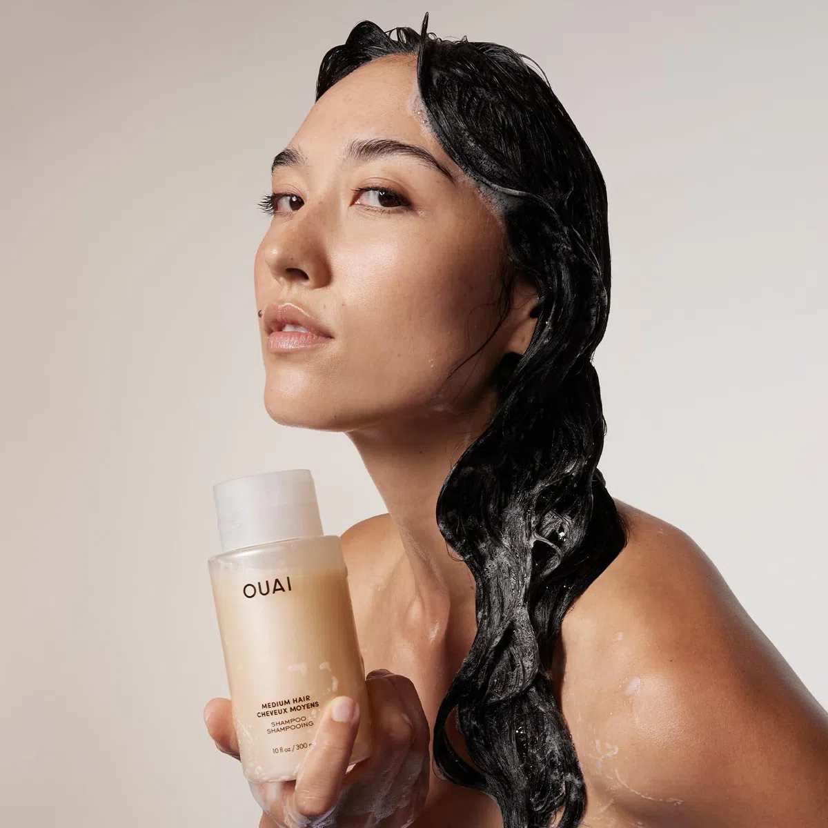 OUAI Mittelgroßes Shampoo-Nachfüllpack – feuchtigkeitsspendendes Shampoo mit Kokosöl, Babassu, Kumquat-Extrakt und Keratin – stärkt, nährt und verleiht Glanz – Parabene, Phthalat- und sulfatfreie