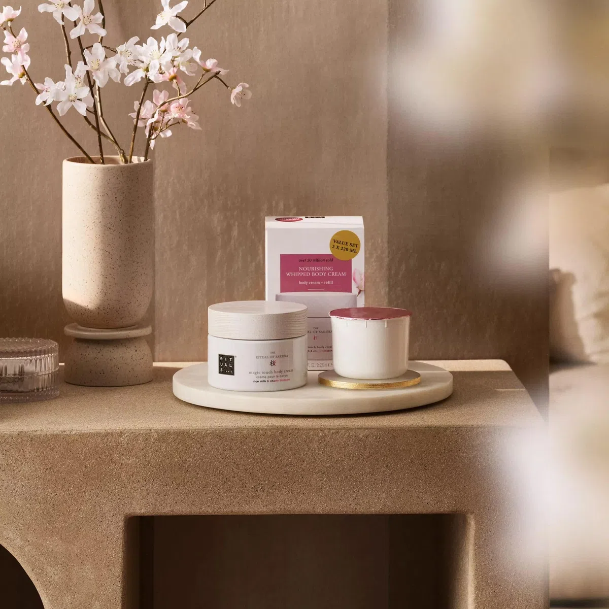 RITUALS Körpercreme und Nachfüllset von The Ritual of Sakura, 2x220 ml - Mit Reismilch, Kirschblüte, Antioxidantien, Vitamin E & Centella Asiatica - Hautpflegende & erneuernde Eigenschaften
