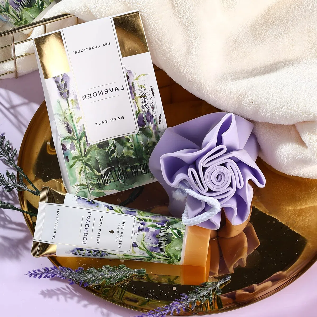 SPA LUXETIQUE Damen Bade Geschenkset - 10tlg Lavender Duft Geburtstaggeschenk für Frauen mit Handcreme, Duschgel, Schaumbad, Bodylotion, Wellness set für Sie,Damen,Mutter, Muttertagsgeschenk Set