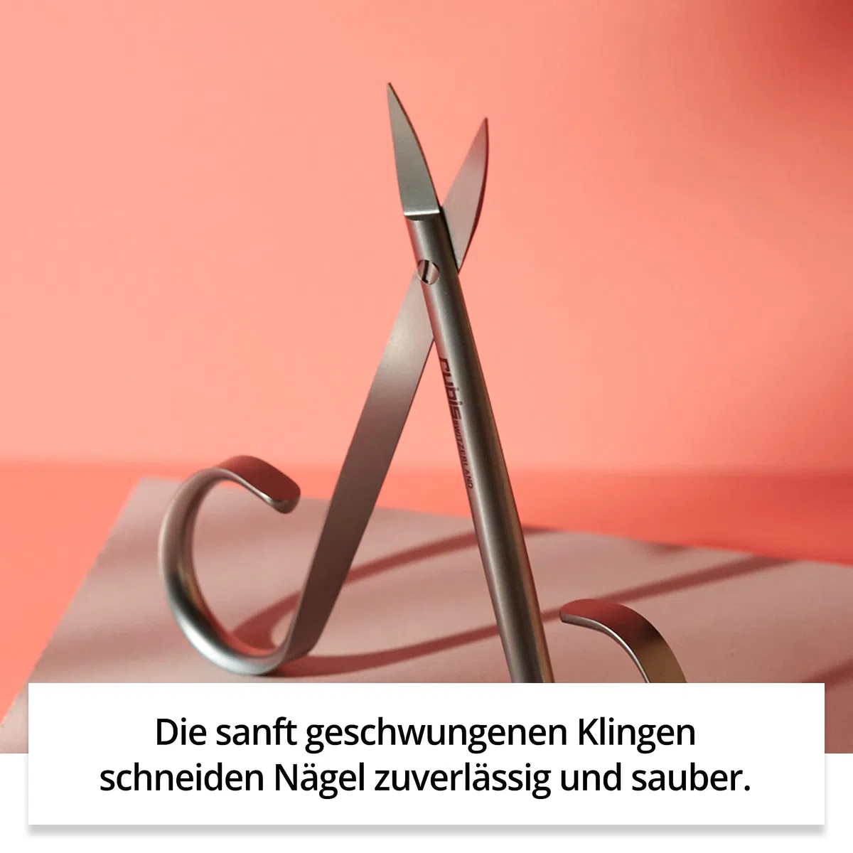 Rubis Classic Nagelschere gebogen - Hochwertige spitze Profi Nagelschere für Fingernagel und Nagelhaut, fein