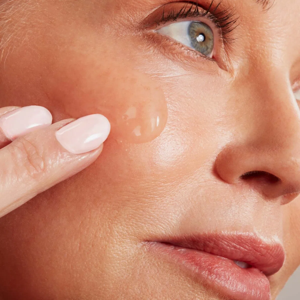 NuFACE Aqua Gel Activator - leitfähiges Gel & Aktivator - mit IonPlex & Hyaluronsäure - optimiert Mikrostrom-Behandlungen mit dem NuFACE Microcurrent Device (295 ml)