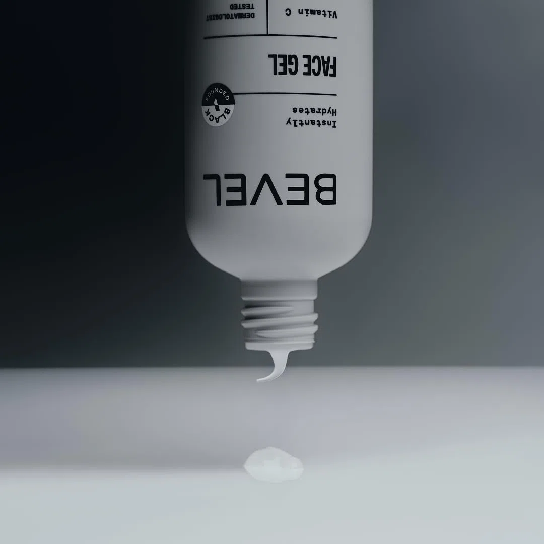 Bevel Feuchtigkeitsspendendes Gesichtsgel mit Teebaumöl, Vitamin C und Algenextrakt, hilft Trockenheit und Öligkeit, gut für empfindliche Haut, 118 ml