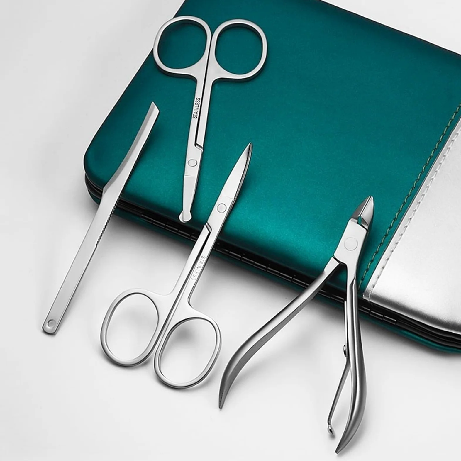 15-teiliges professionelles Nagelknipser-Set, Maniküre-Set mit tragbarer Ledertasche, Edelstahl- und Pediküre-Set