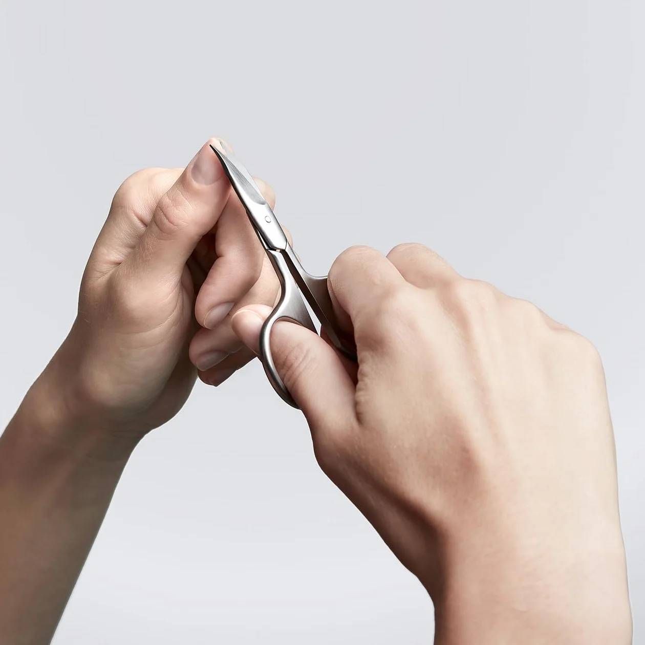 ZWILLING Kombi Nagelschere (Schere für Nägel und Nagelhaut, Gebogene Schneide und feine Spitze für präzisen Schnitt), Premium, Schwarz, 90 mm
