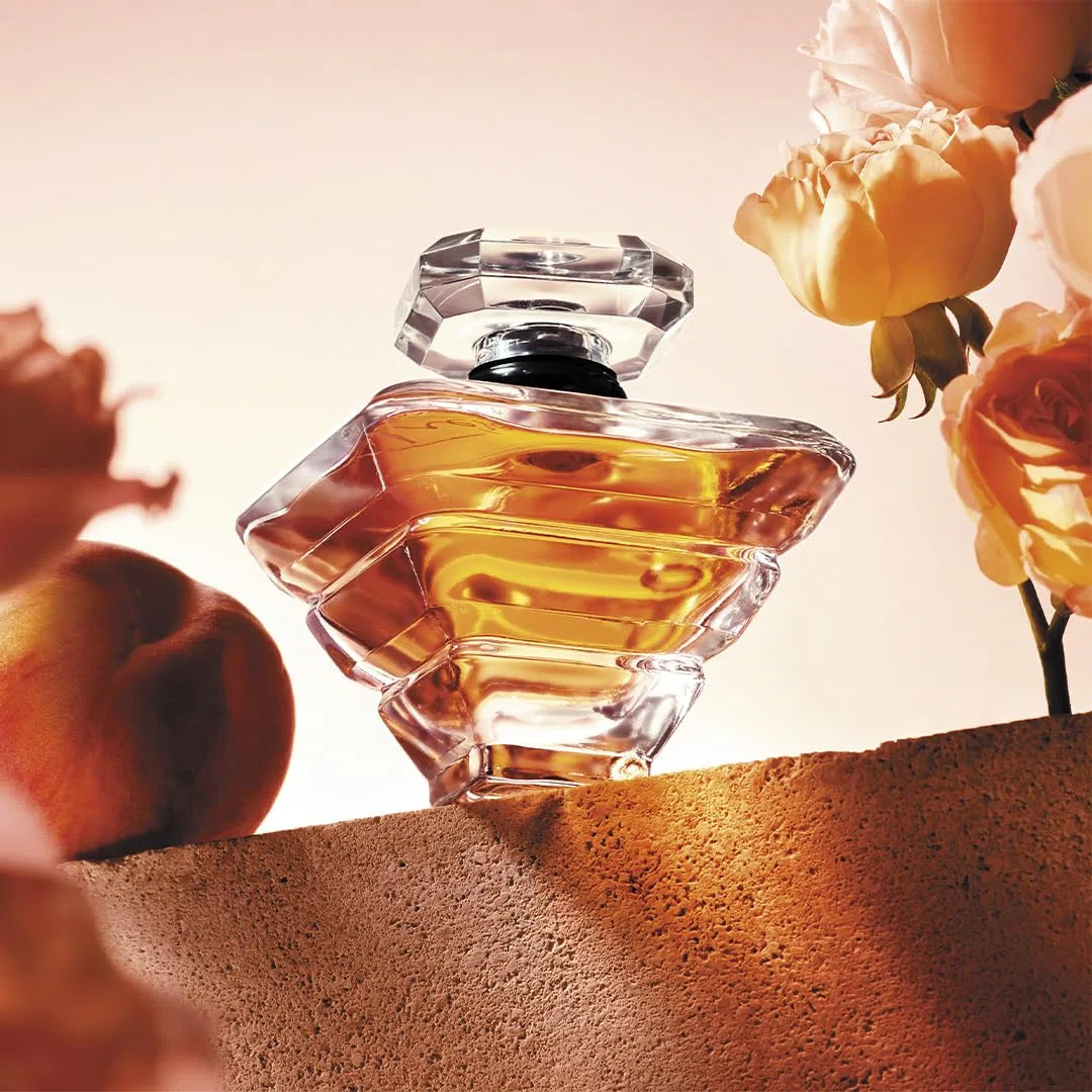 Lancôme Trésor Eau de Parfum, zeitloser, blumig-femininer Damenduft mit zartem Pfirsich, eleganter Iris und warmem Sandelholz