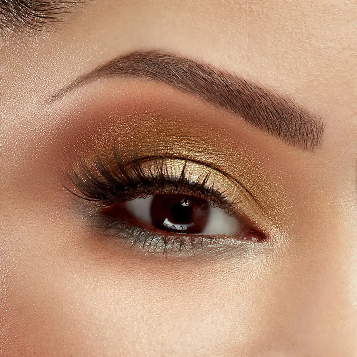 Sigma Beauty Diana Saldana Lidschatten-Palette – 18 einzigartige Lidschattenfarben, ausgewählt von Influencerin Diana Saldana, mit Spiegel