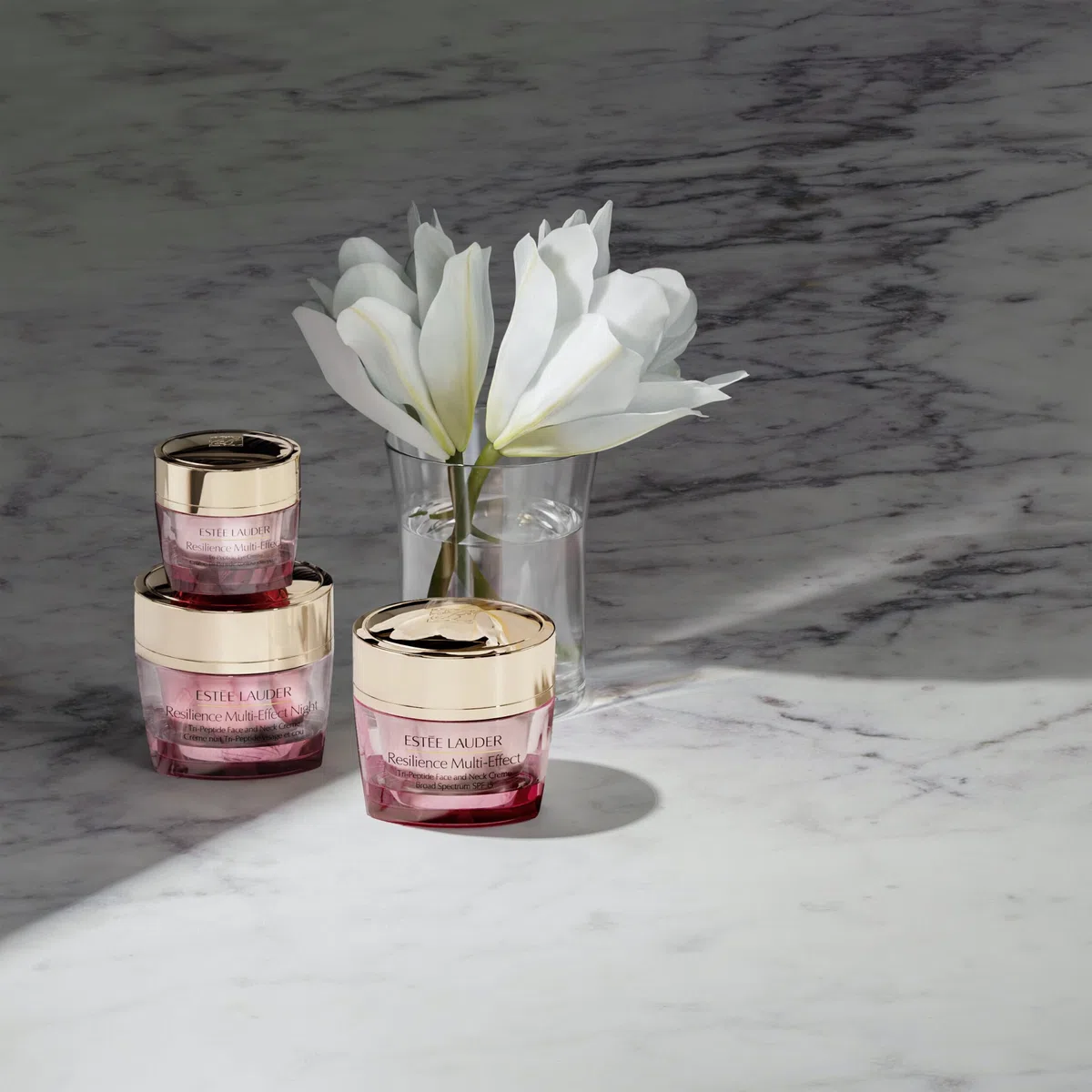 Estée Lauder Resilience Multi-Effect Tri-Peptide Face and Neck Cream SPF 15 | Aufpolsternde Gesichtscreme mit Peptiden | Lässt die Haut fester wirken & mildert Linien & Falten | Mit LSF 15, 50ml