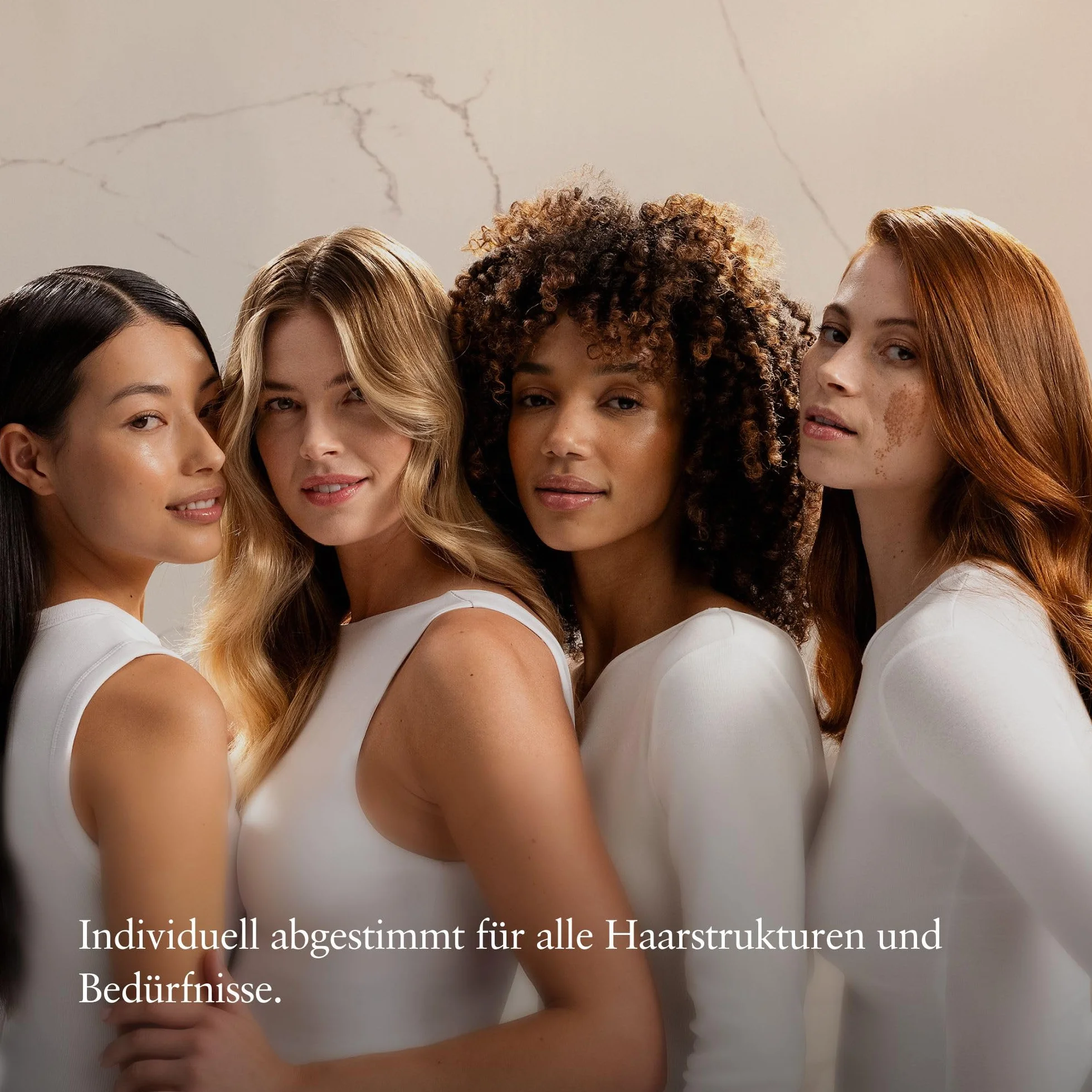 RITUALS Haarpflege Set - 4 Reisegrößen + Exklusive Haarbürste in einer wiederverwendbarer Tasche – Detox Shampoo, Trockenshampoo, Ultra Shine Maske & Haarparfum