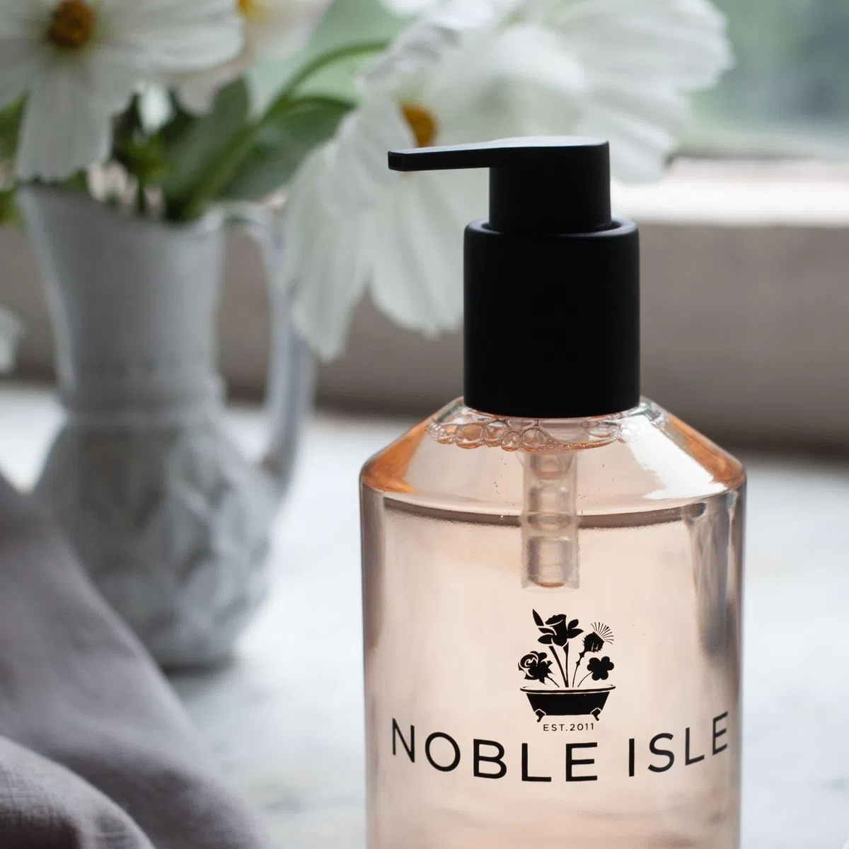 Noble Isle Hand Wash Refill | Luxus Flüssigseife für Hände für Männer und Frauen | Organisch, Vegan-freundlich, Echter Duft, Großbritannien in einer Flasche |1-Liter-Nachfüllpackung