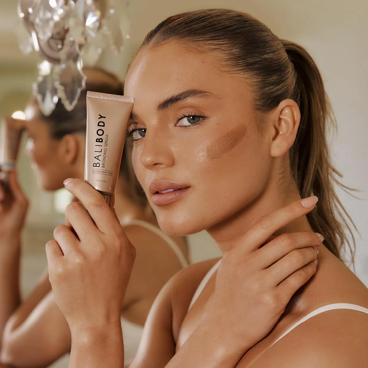 BALI BODY Bronzing Serum, warme Bronzetönung für Gesicht, angereichert mit Anti-Aging-Inhaltsstoffen, die die Haut pflegen, vegan und tierversuchsfrei (30 ml/29.9 ml)