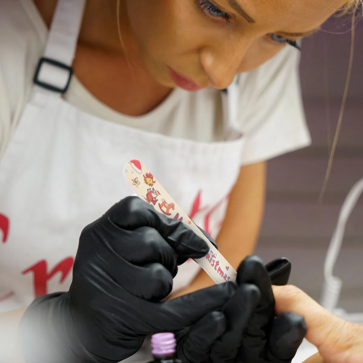 12 Stück Weihnachts Nagelfeilen mit Körnung Maniküre und Pediküre Feilen für Naturnägel und Kunstnägel Nagelpflege mit Festlichem Design für Damen und Nagelkunst Zuhause