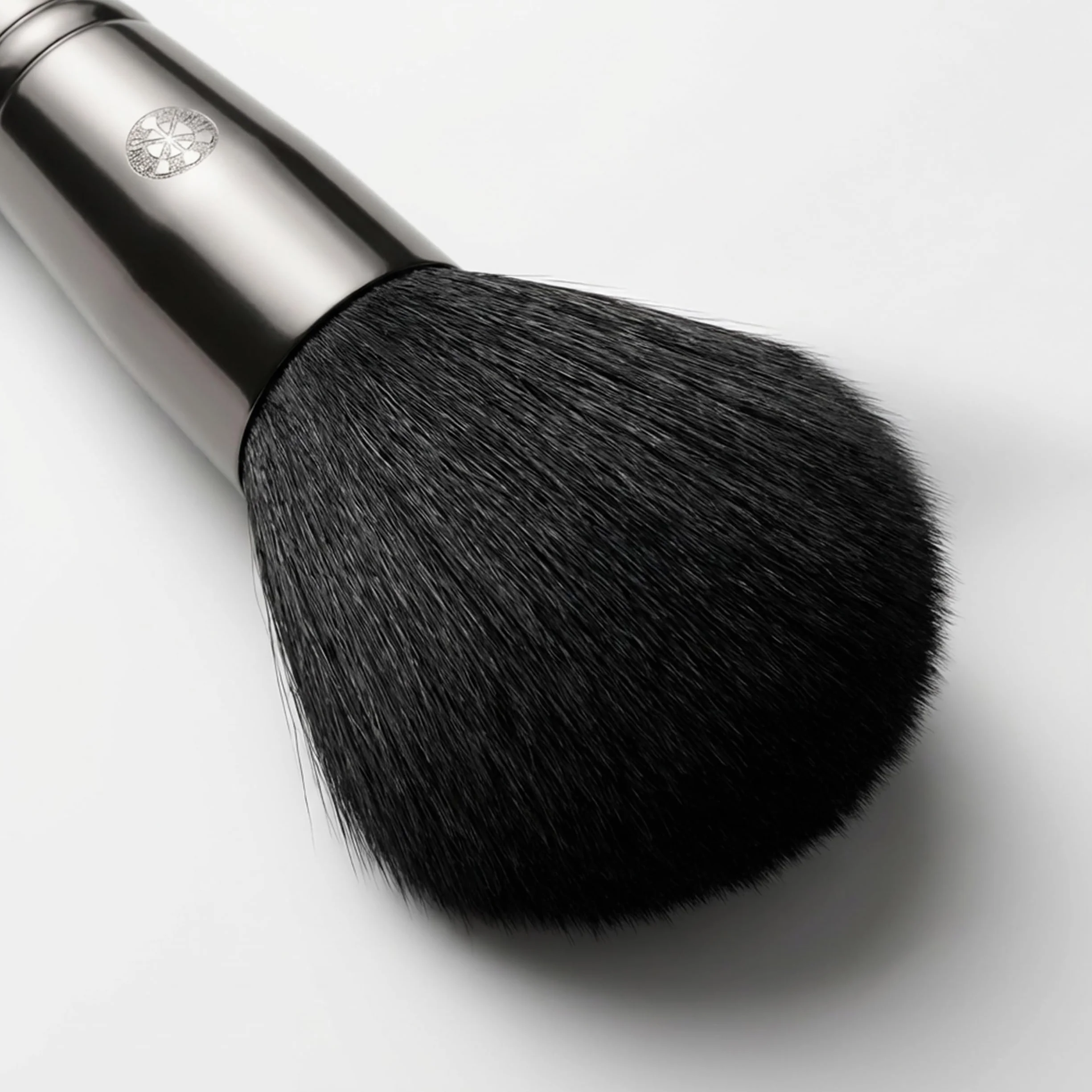 Luvia Make-up Pinselset 15-teilig vegan Profi Schminkpinsel inkl. Blender Reinigungsmatte Pinselaufbewahrung Schwarz