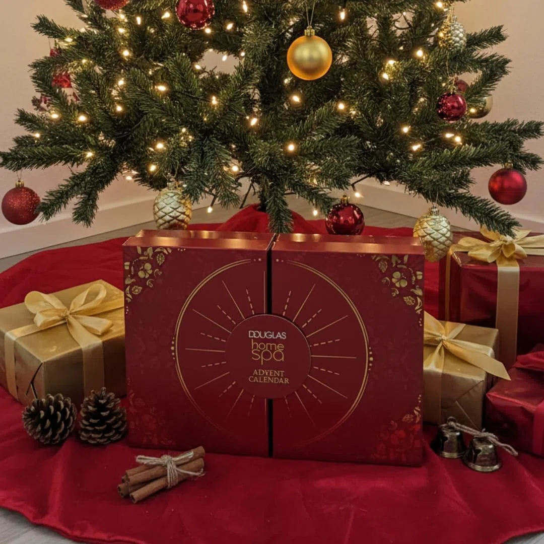Douglas Adventskalender 2025 Frauen Luxus Spa Beauty, Wert 270 €, 24 Kosmetik- und Pflegeprodukte für Damen und Mädchen, Adventskalender inkl. Jung Lufterfrischer