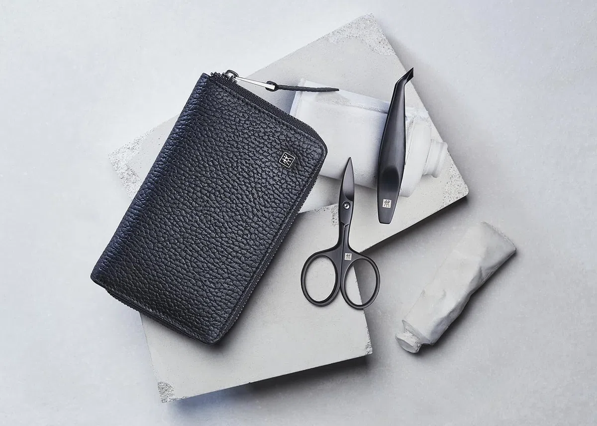 ZWILLING Maniküre-Set (3-, 4- oder 5-teilig, Echtleder-Etui, Reiseset mit Nagelschere, Nagelknipser, Bart- und Nagelhautschere), Premium, Black Edition