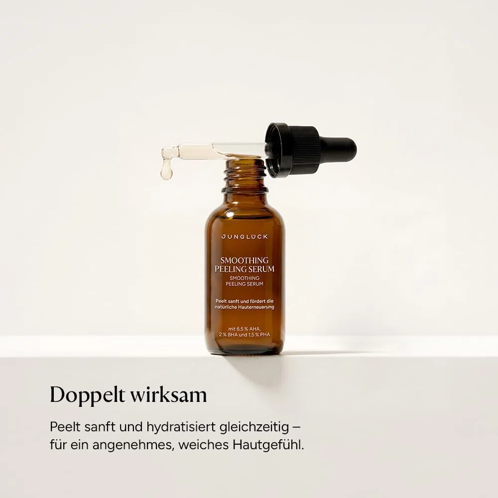 JUNGLÜCK Smoothing Peeling Serum – AHA 6,5%, BHA 2% & PHA 1,5% Gesichtspeeling mit 3-fach Säure-Komplex, für verfeinerte Poren & glatte, strahlende Haut, gegen Mitesser & Unreinheiten, 30ml