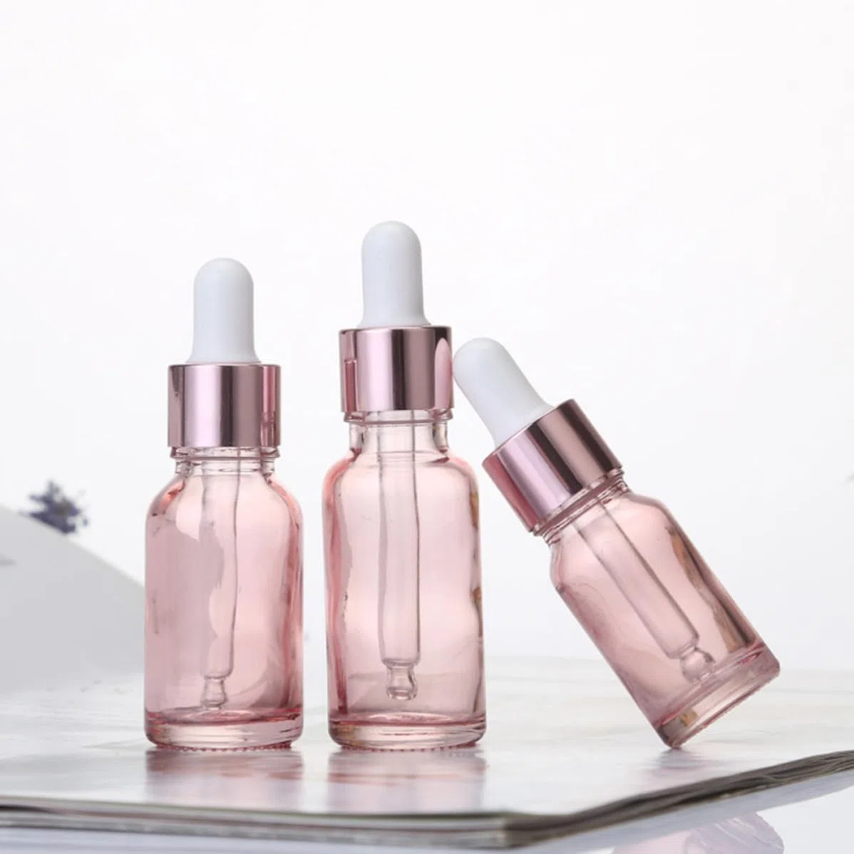 HOMSFOU 30 Stück Rosa Glas Parfümflakons 20ml zum Befüllen Praktische und Befüllbare Fläschchen mit Pipette für Handgemachte Mischungen und Parfüms