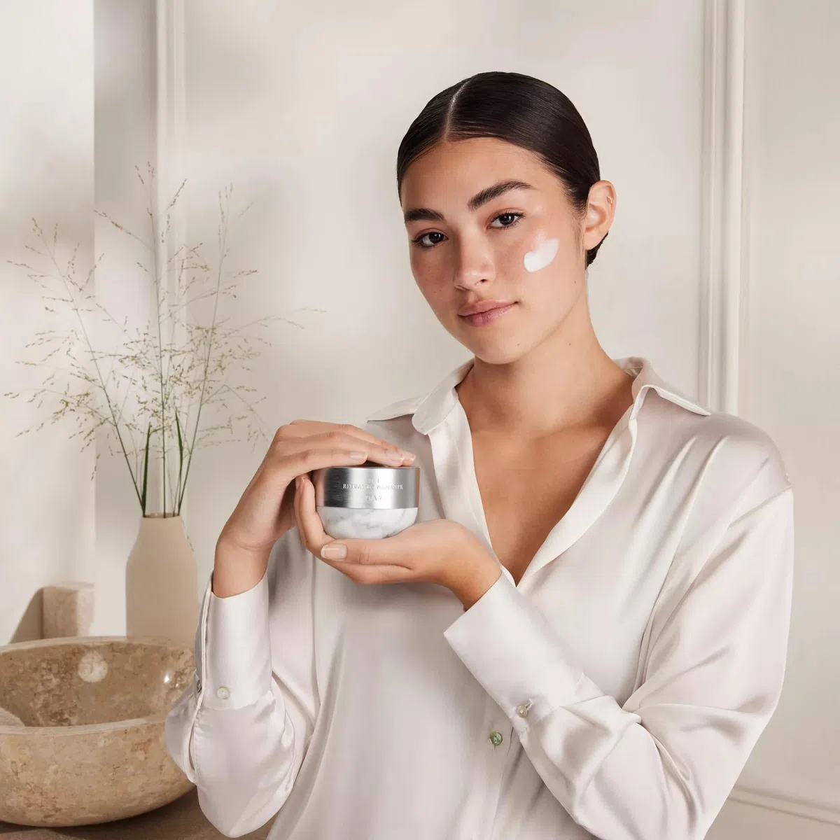RITUALE Das Ritual von Namaste | Feuchtigkeitsspendende Tagescreme, regenerierende Gesichtspflege mit Hyaluronic Activator Complex, Feuchtigkeitscreme mit Hyaluronsäure | 50 ml