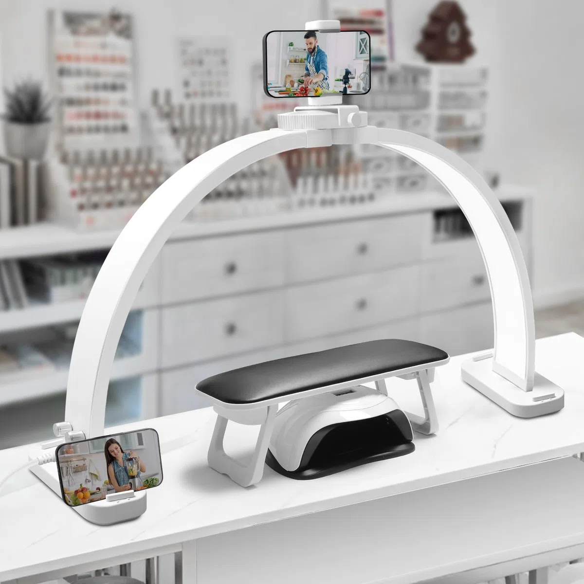 CGBE Desktop Halbmondlampe für Nägel mit Handyhalter für Nageltechniker | 30 Zoll - 45 W - 3000-6500K Dimmbar Mit 3 Farbmodi - Faltbare Tischlampe für Kosmetiker Maniküre Tattoo - Weiß