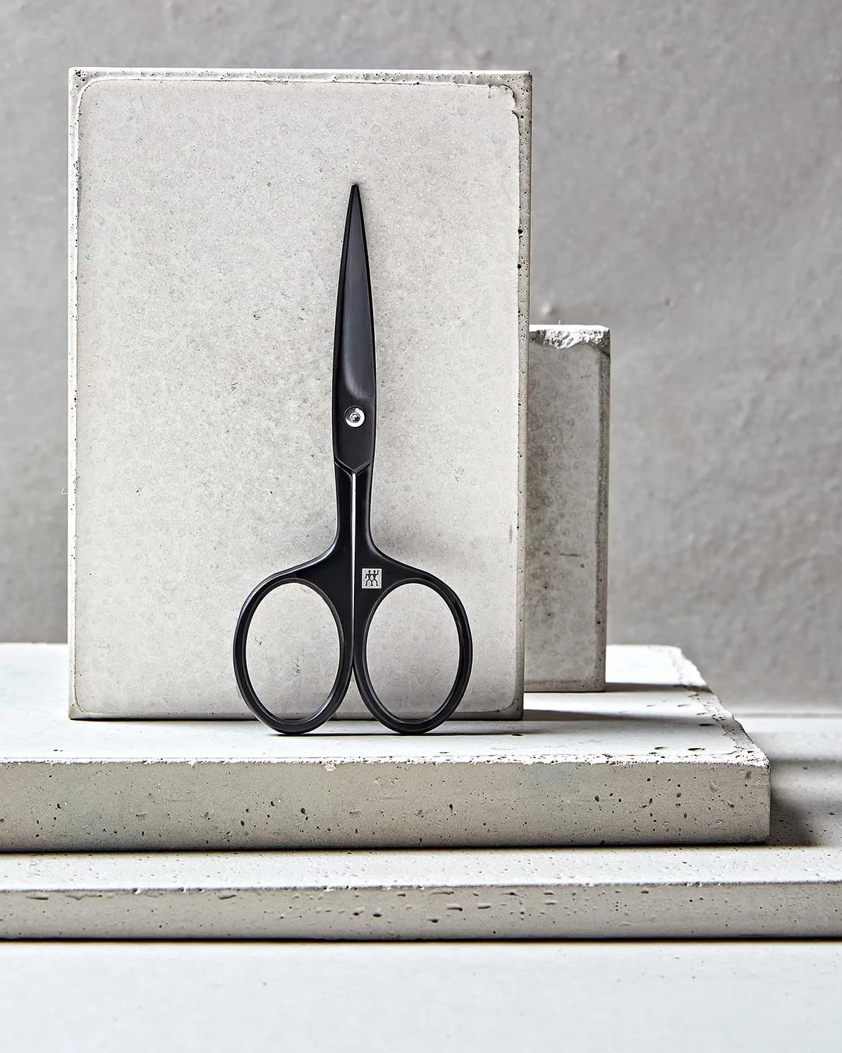 ZWILLING Bartschere (Mit erweiterter Griffbreite, kratzbeständig, gerade Schneide und feine Spitze), Premium, Schwarz, 115 mm