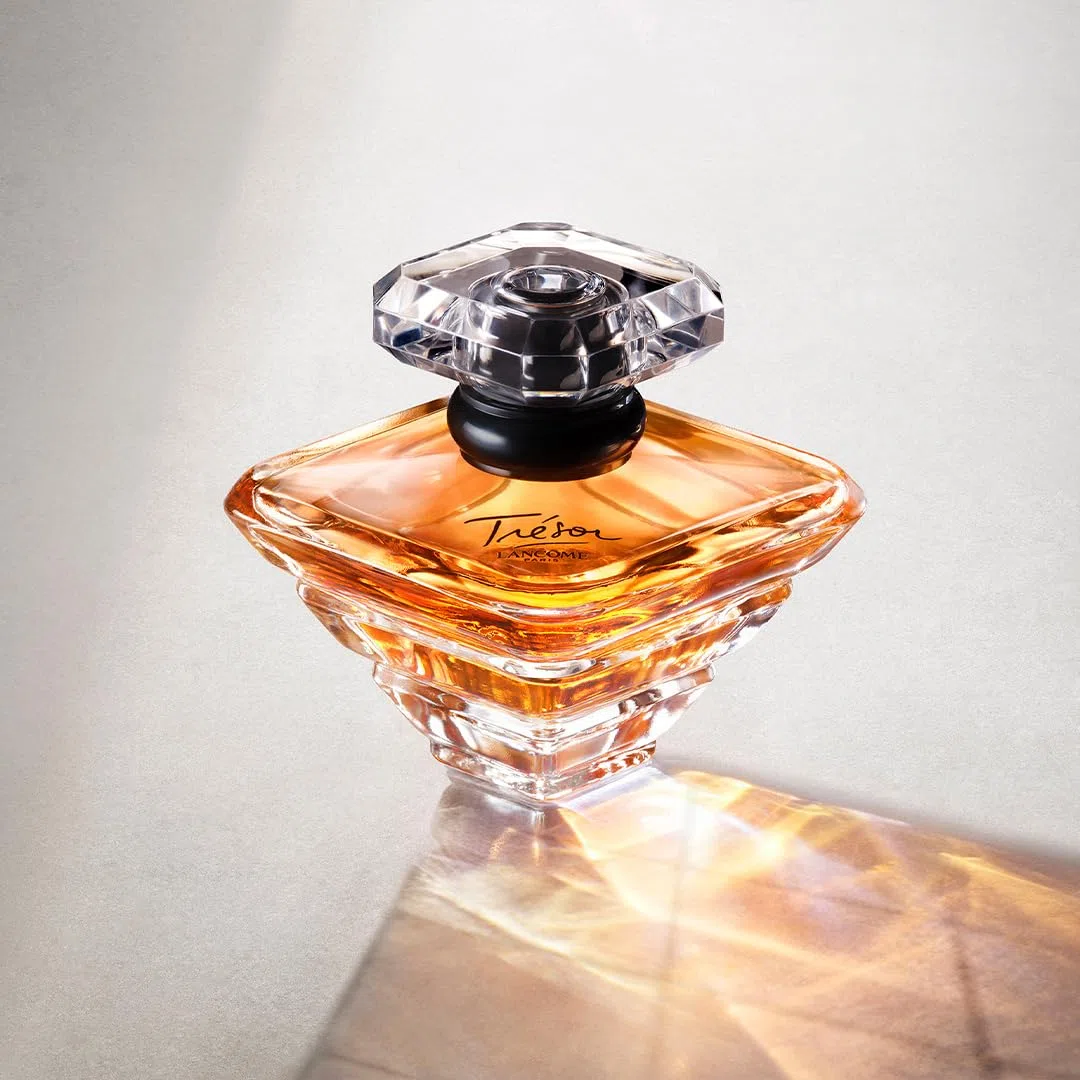 Lancôme Trésor Eau de Parfum, zeitloser, blumig-femininer Damenduft mit zartem Pfirsich, eleganter Iris und warmem Sandelholz