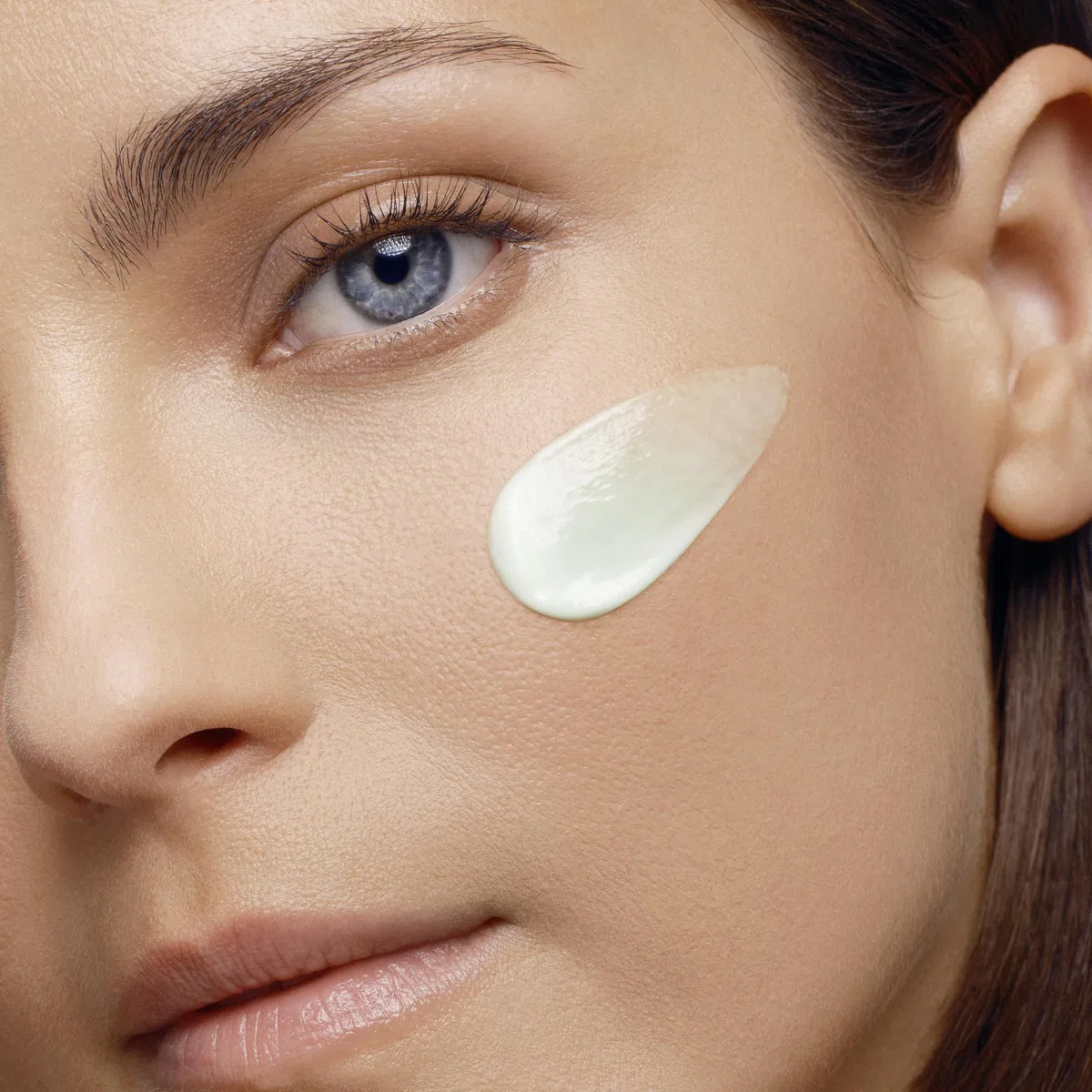 Biotherm Aquasource Hyalu Plump Cream LSF 30, feuchtigkeitsspendende Tagescreme mit hohem UV-Schutz, für aufgepolsterte Haut und 48h Hydratation, mit Hyaluronsäure-Duo & Biotech Plankton, 50 ml
