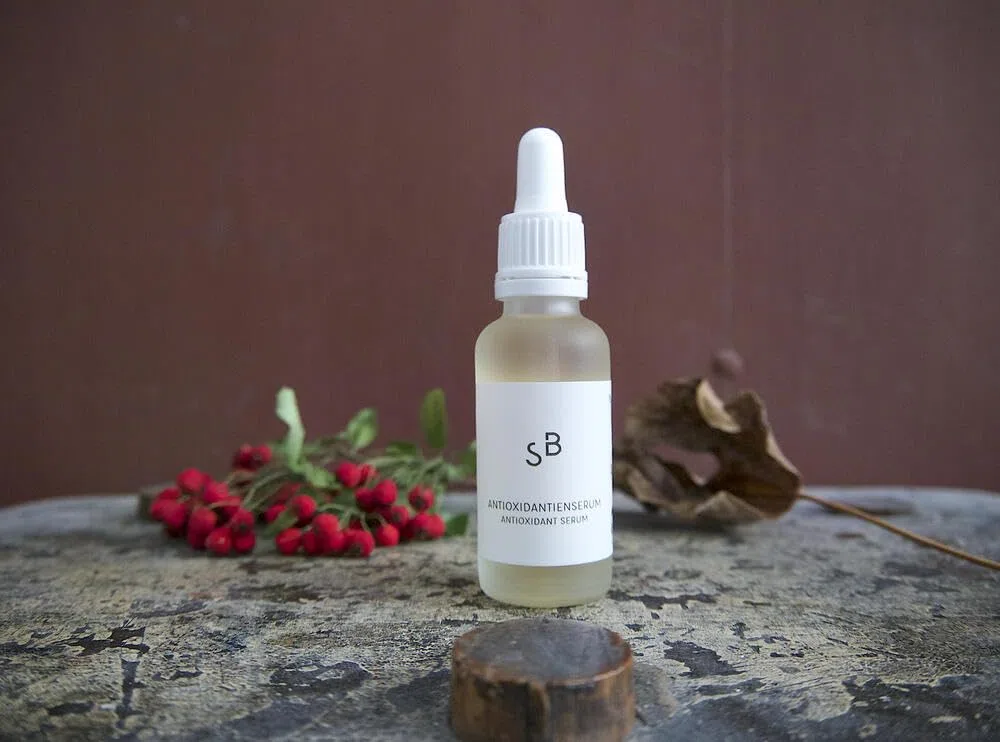 Studio Botanic Antioxidantienserum – antioxidative Gesichtspflege mit BIO-Granatapfel und Grüner Tee Extrakt – 30 ml Pipettenglasflasche – 100% Rein Natürlich – Zertifizierte Vegane Naturkosmetik