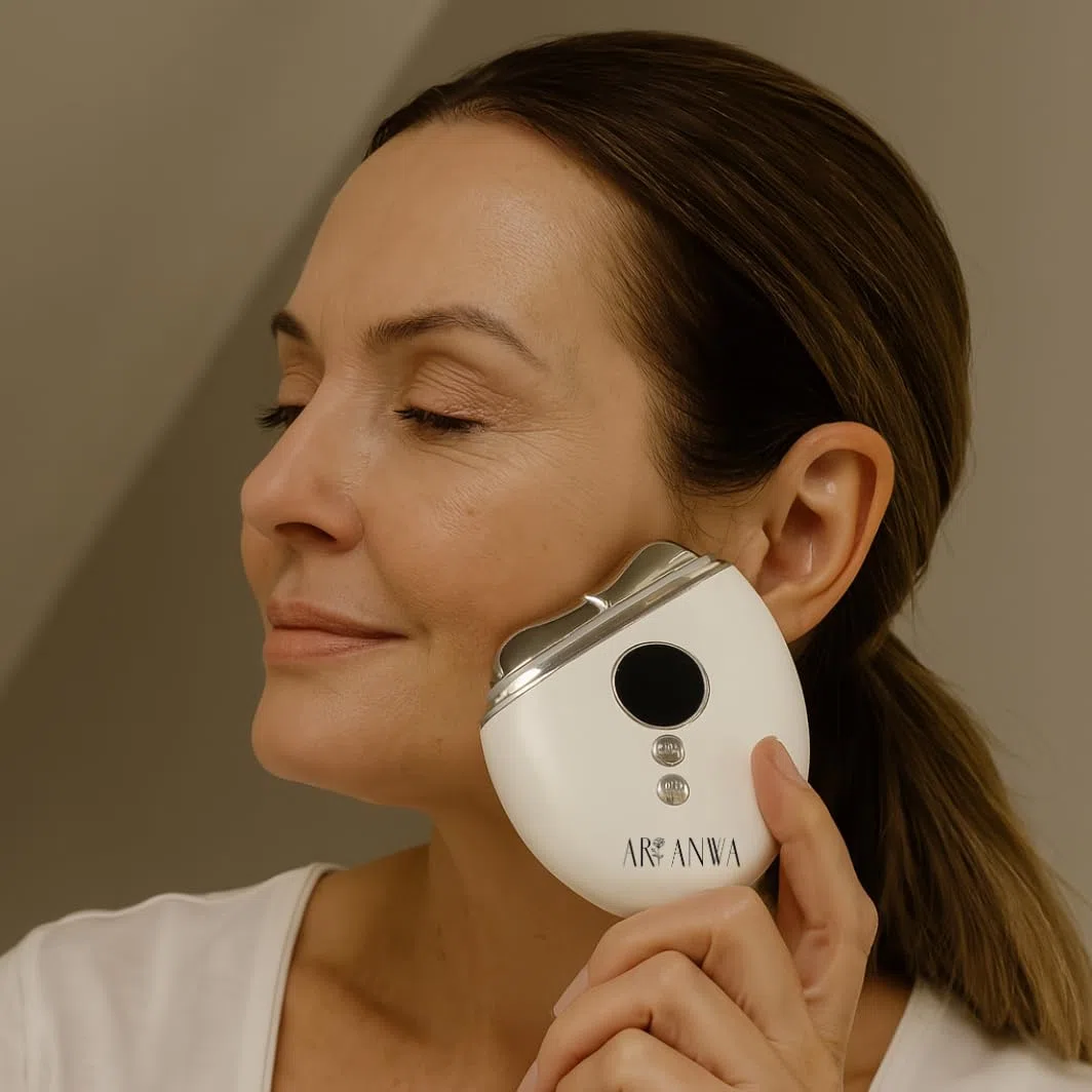 ARI ANWA Skincare - EMS Gua Sha Gesichtsmassagegerät mit Licht- und Wärmetherapie