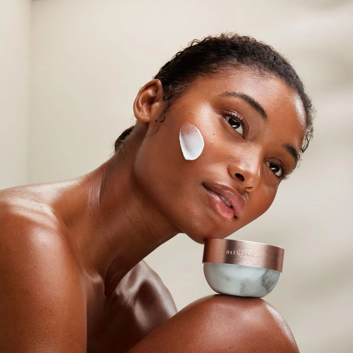 Rituals Anti-Aging-Tagescreme mit doppeltem Bakuchiol und 5% Niacinamid, Feuchtigkeitspflege für strahlende Haut