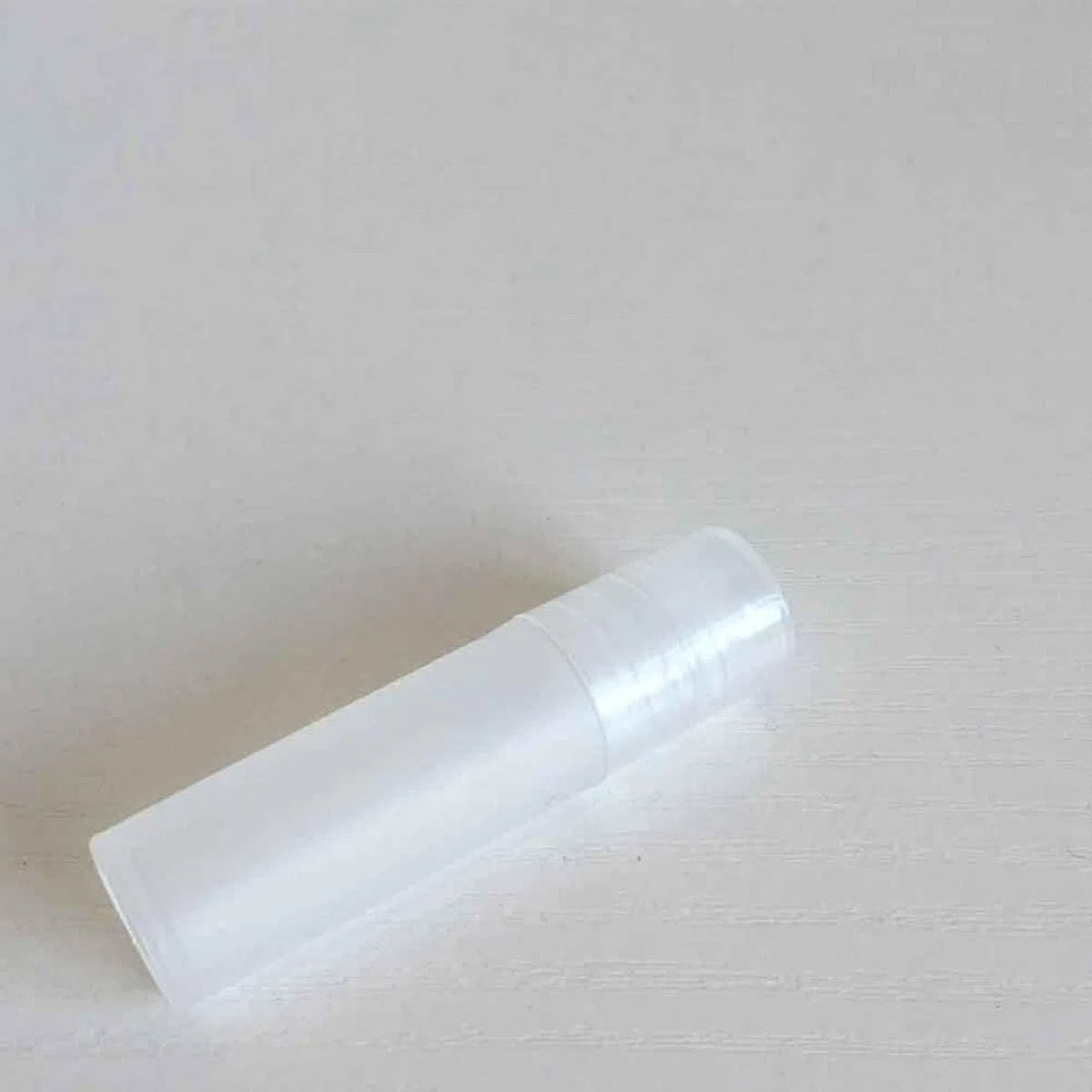 Weiße Pp Rollflaschen Tragbare Kleine Fläschchen 100 Stück 5ml für Präzise Anwendung Nachfüllbare Ballflaschen zum Reisen für Parfüm und Andere Flüssigkeiten
