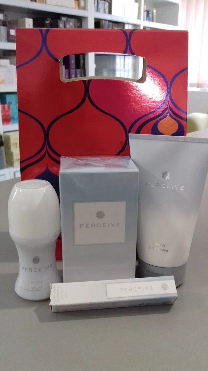 Avon Perceive Set für Sie Eau de Parfum + Körperlotion + Mini Duftroller + Deorroller