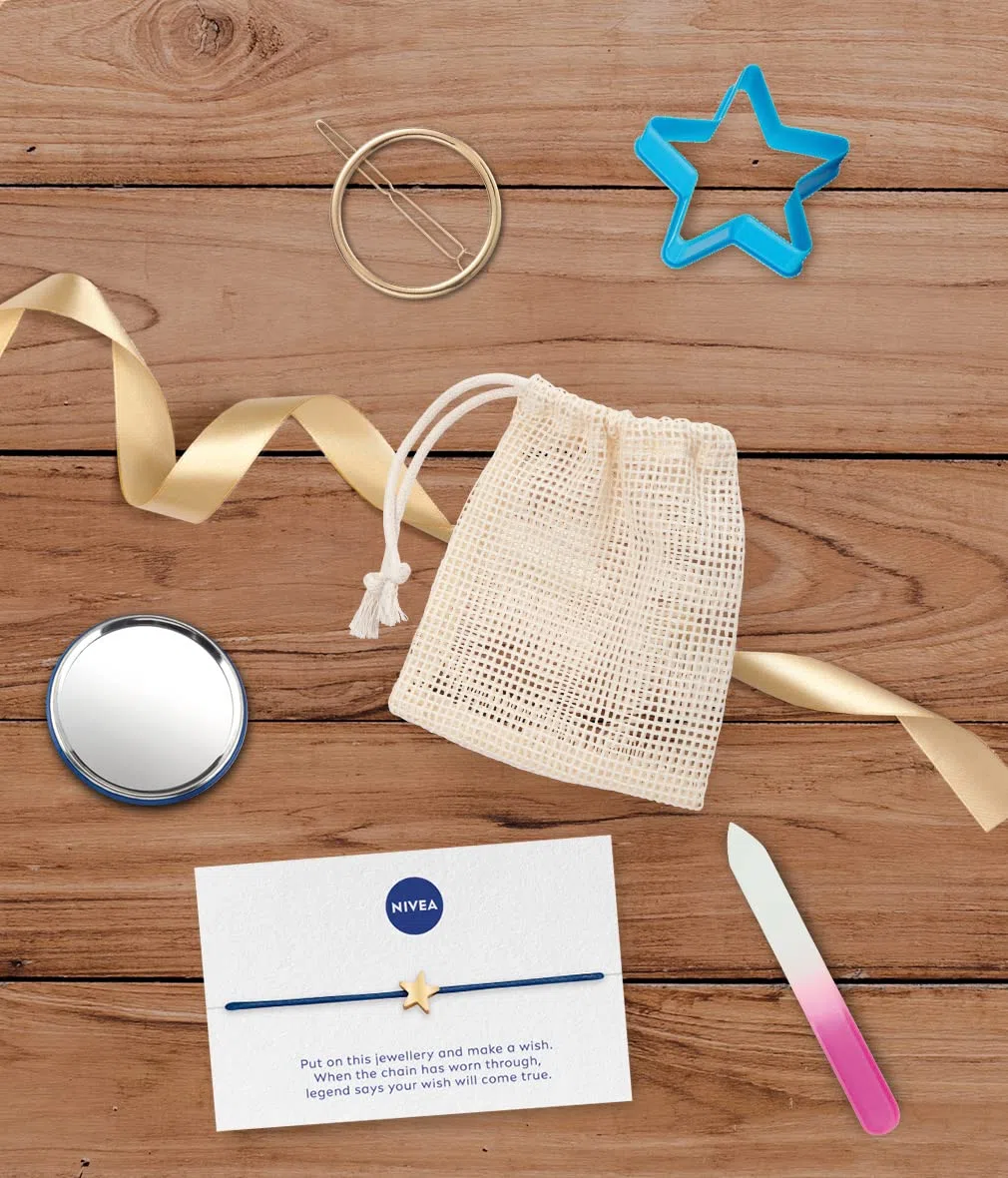 NIVEA Adventskalender 2022 für 24 einzigartige Verwöhnmomente, Weihnachtskalender mit ausgewählten Pflegeprodukten & Accessoires, Pflegeset für die Adventszeit, Blau, 916.0 milliliters