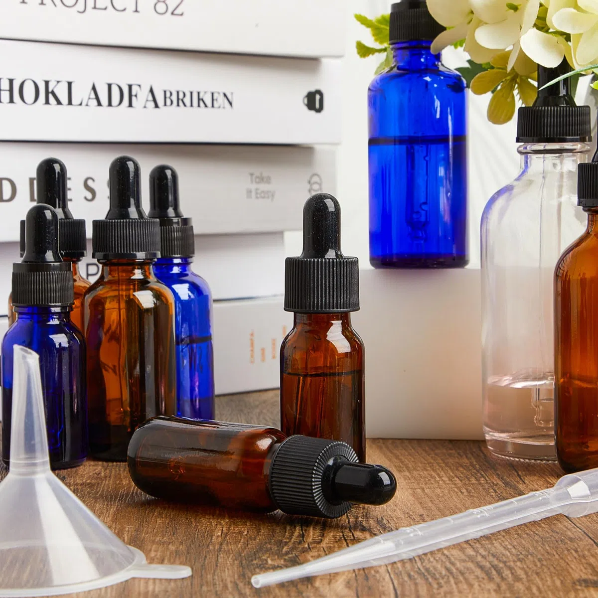 Lallisa Tropfflaschen für ätherische Öle, Glas-Tropfflaschen mit Augentropfenspender, Tropfflaschen mit 5 Trichtern, 5 Pipetten, 3 ml, 100 Etiketten für ätherisches Öl, Parfüm (bernsteinfarben, 15 ml