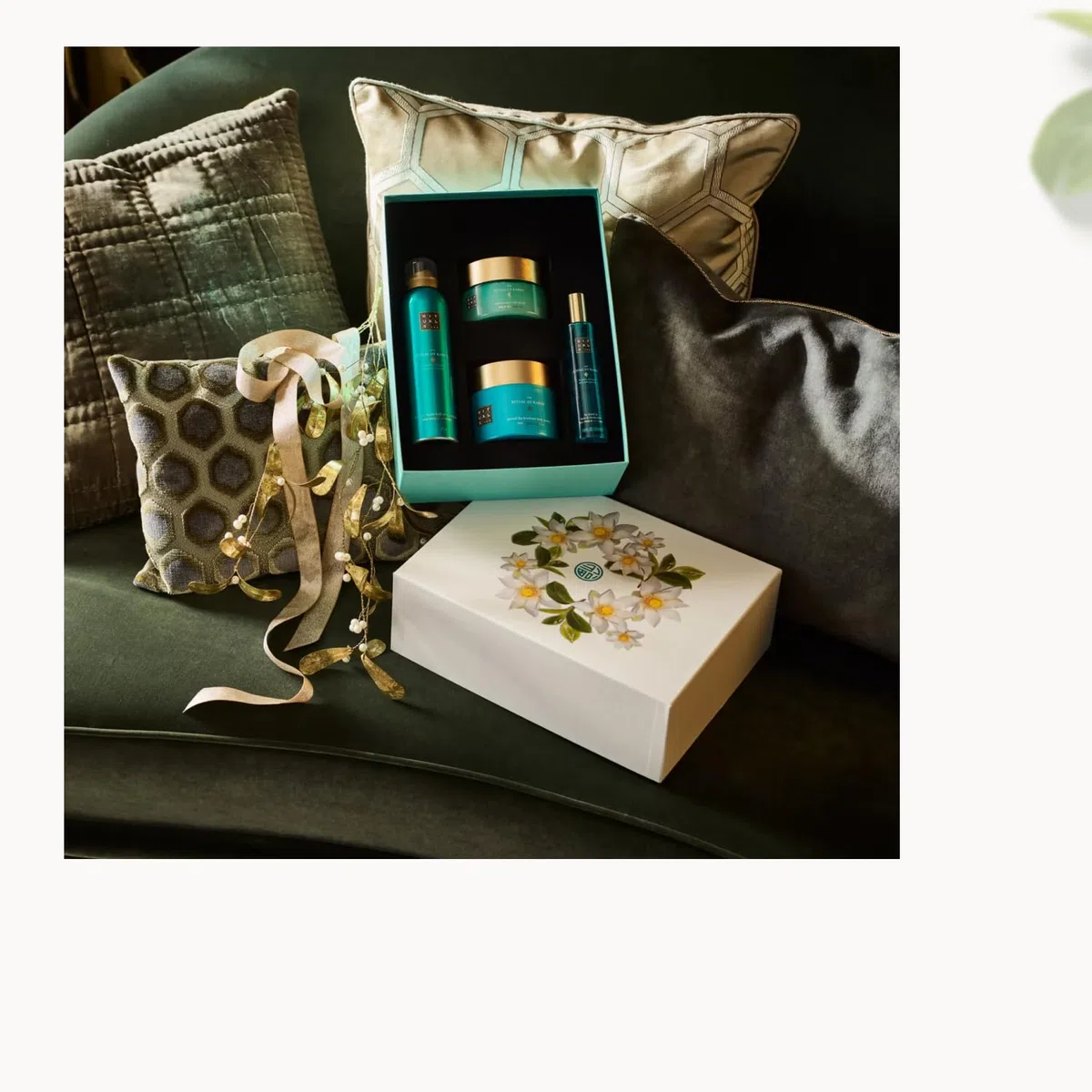 RITUALS Geschenkset von The Ritual of Karma, groß - mit sommerlichem heiligem Lotus und weißem Tee - feuchtigkeitsspendend kühlend, 2022, 1114207
