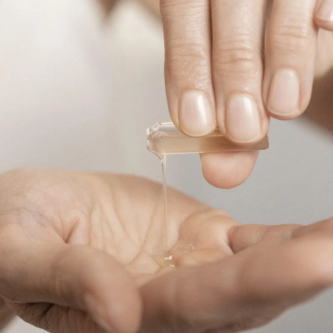 The Super Overnight Serum Ampoules (28 x 2ml) - Nachtpflege mit Oligo-Hyaluronsäure & Phytoöstrogenen - straffend, beruhigend & antioxidativ - vegan & dermatologisch getestet