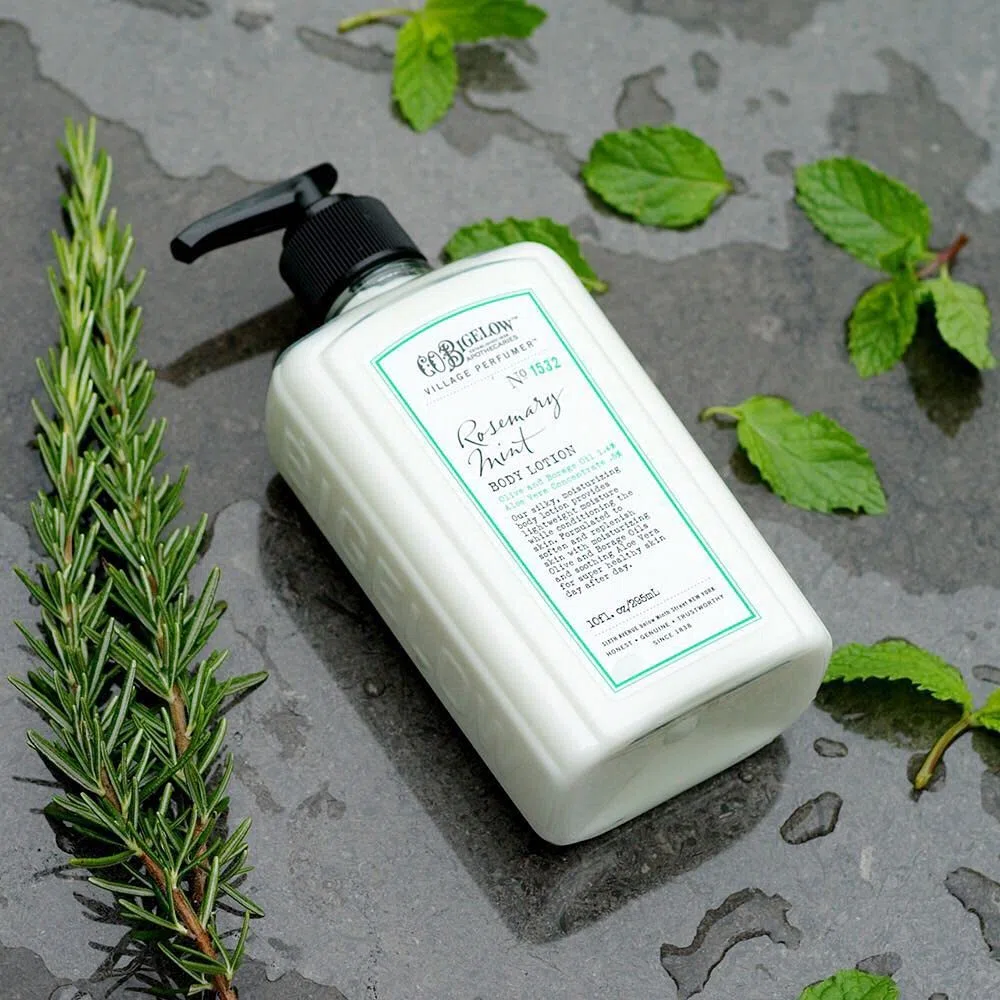 C. O. Bigelow - CO Bigelow Feuchtigkeitsspendende Körperlotion mit Rosmarin & Minze für Frauen und Männer - Village Perfumer Lotion inkl