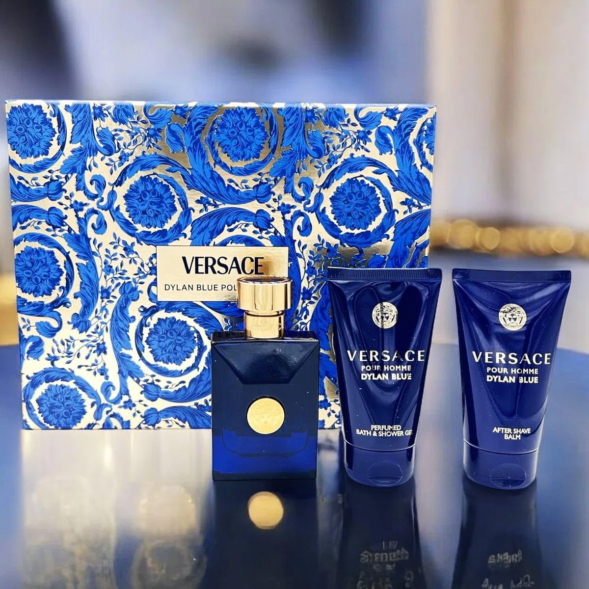 Versace Dylan Blue Geschenkbox für Herren, Eau de Parfum, Duschgel und After Shave Balsam, 50 ml